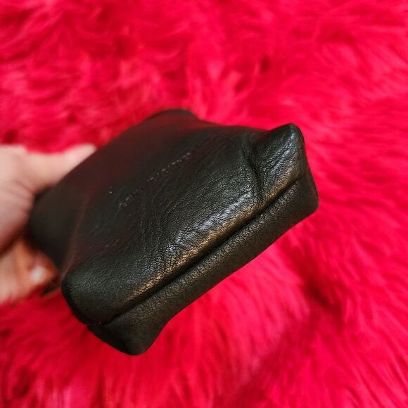 Vintage Black Genuine Pebbled Leather Pouch with Silver Toned Kiss Lock - Picture 3 of 8